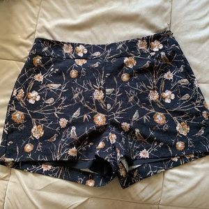 Pattern shorts with side zip